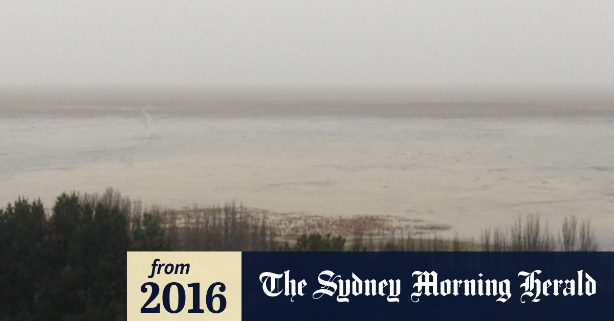 Canberra weather Lake fills with water but loses it in under a day